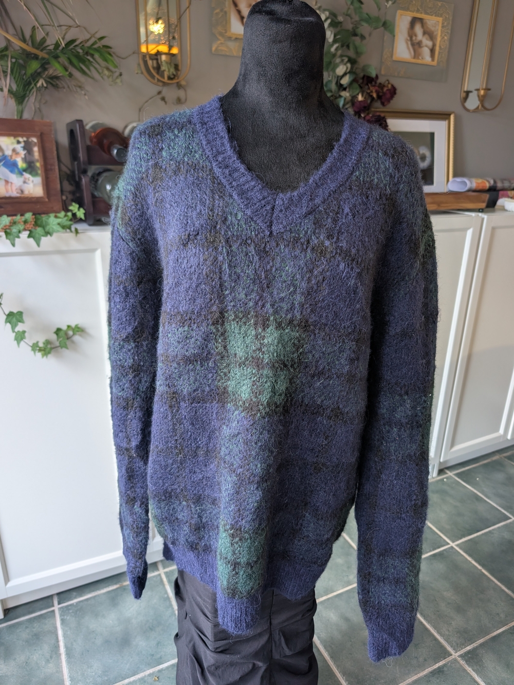 GAP Women's VNeck Plaid Sweater in Navy and Green Wool And Mohair Blend